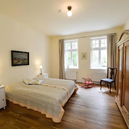 In Der Ersten Etage Des Herrenhauses Neuenkirchen (Landhagen)